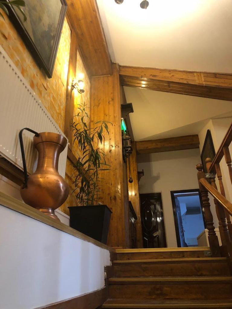Nonna Mia Hotel Bukares Bagian luar foto