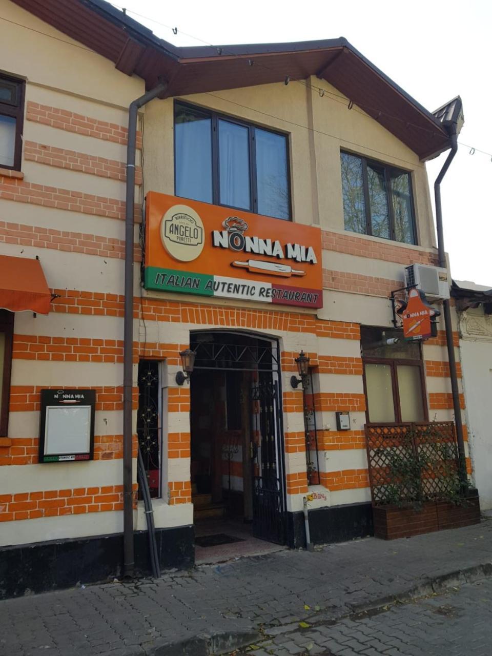 Nonna Mia Hotel Bukares Bagian luar foto