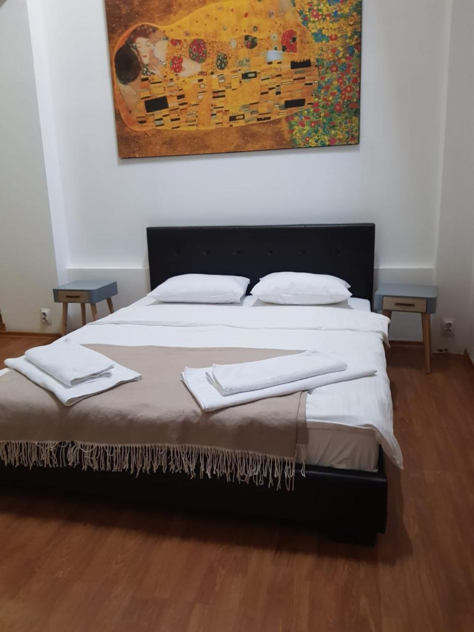 Nonna Mia Hotel Bukares Bagian luar foto