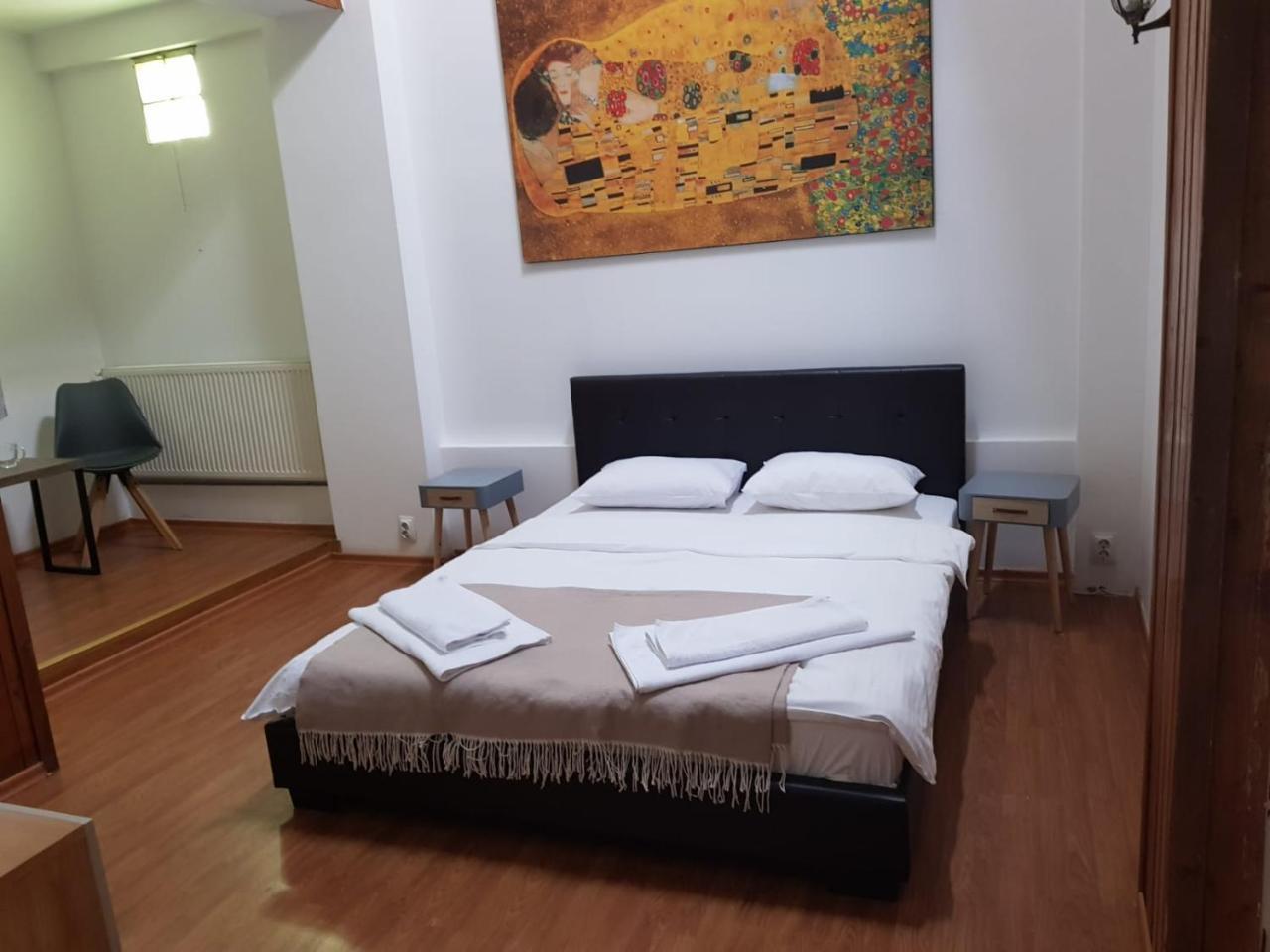 Nonna Mia Hotel Bukares Bagian luar foto
