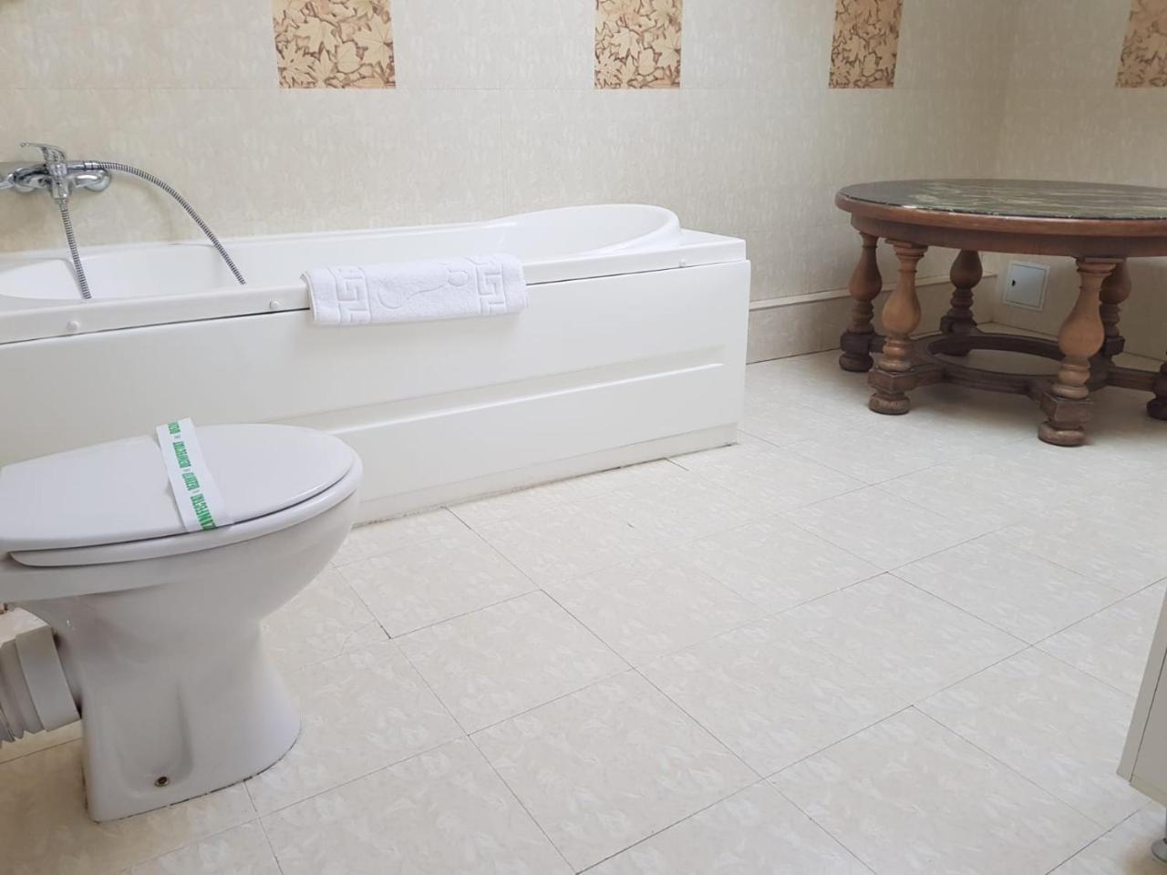Nonna Mia Hotel Bukares Bagian luar foto