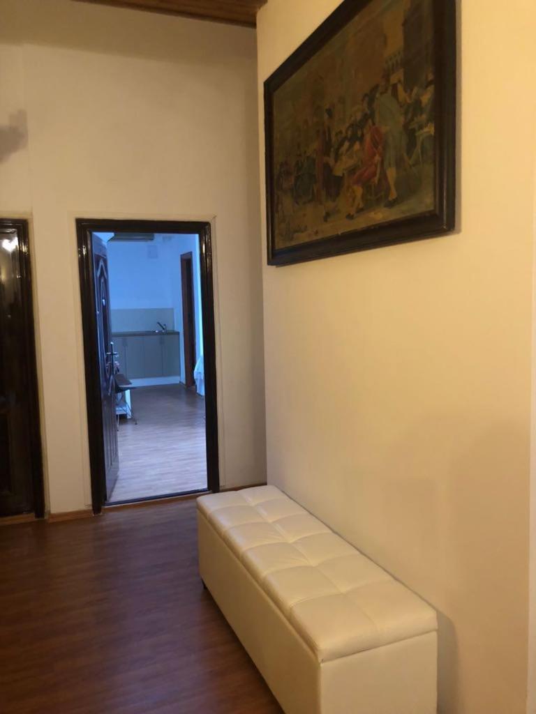 Nonna Mia Hotel Bukares Bagian luar foto